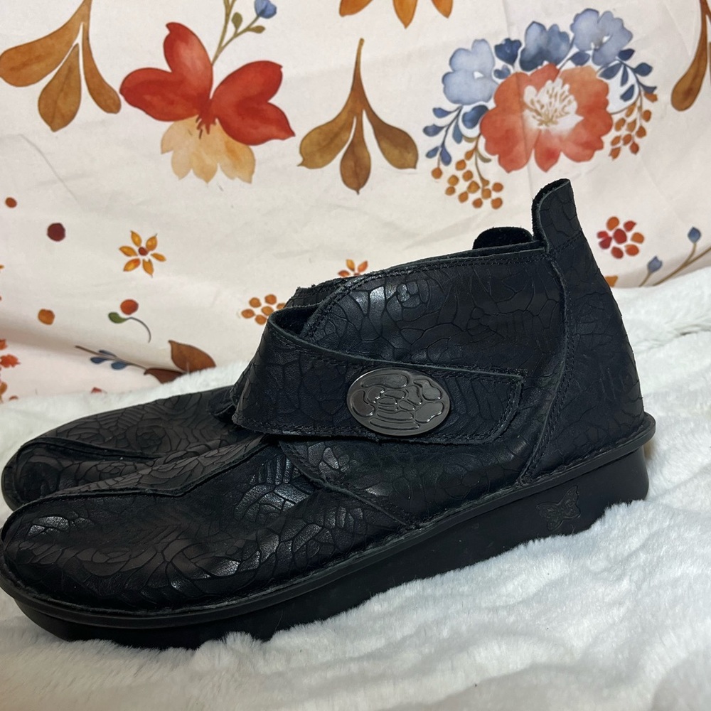 Alegria EU 41/ US 10.5 Caiti 586 Leaf Print Hook Loop Closure Ankle Goth Booties - Picture 14 of 15